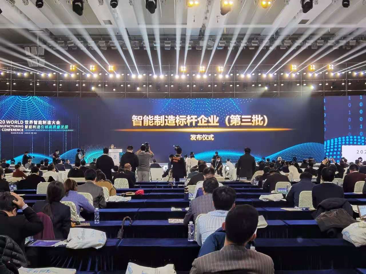 �������ʹ���-׷�󿵽�,����һ������